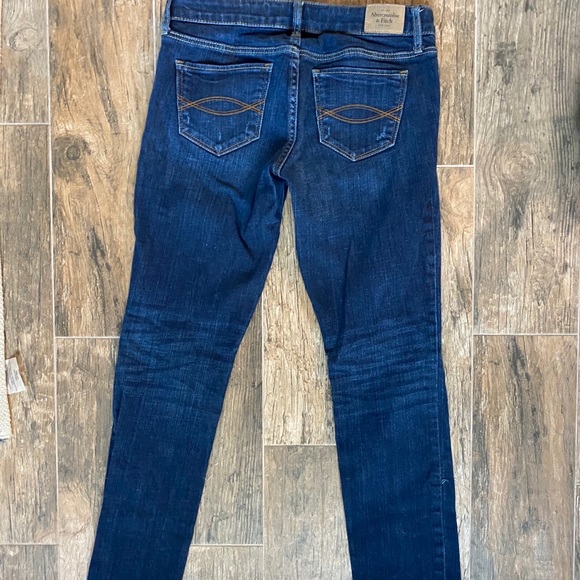 Abercrombie distressed jeans! Size 4 short. - Picture 3 of 3